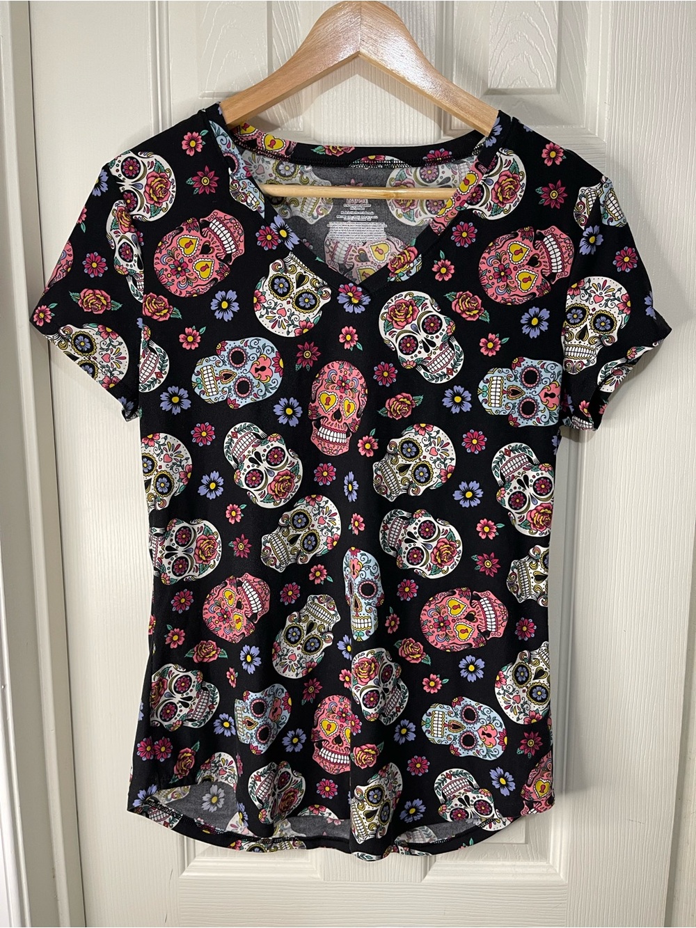 Black Sugar Skull Edgy Floral Statement Print V-Neck T-Shirt size Large